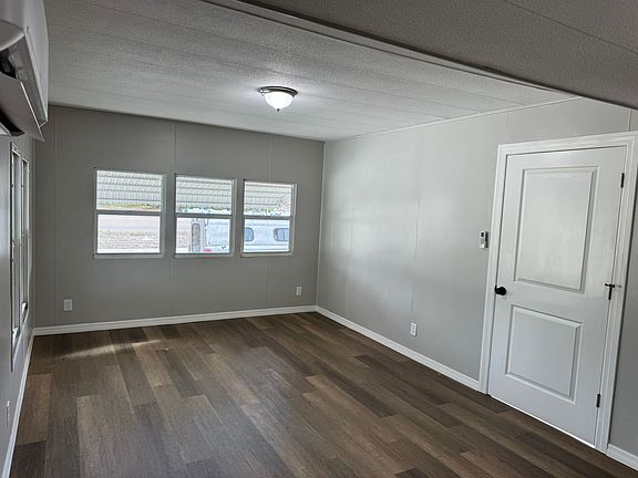 4th image of 203 52nd Avenue Blvd W