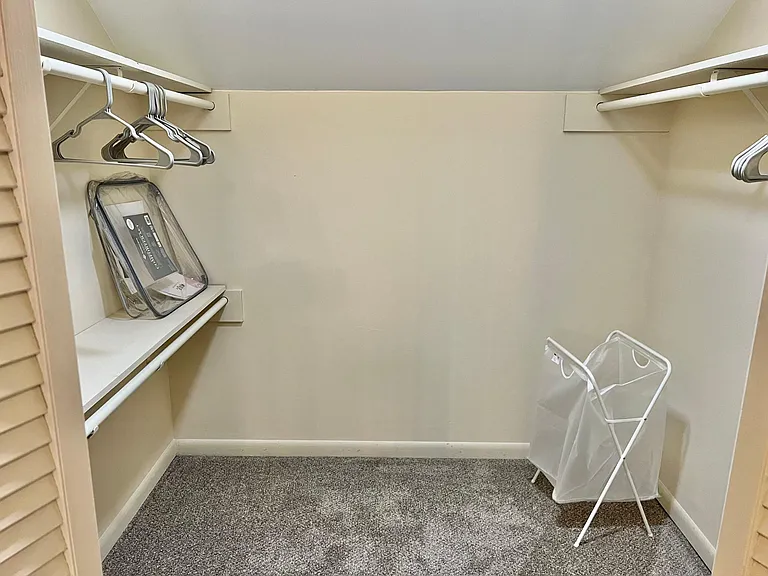 935 Retreat St E — Photo 14