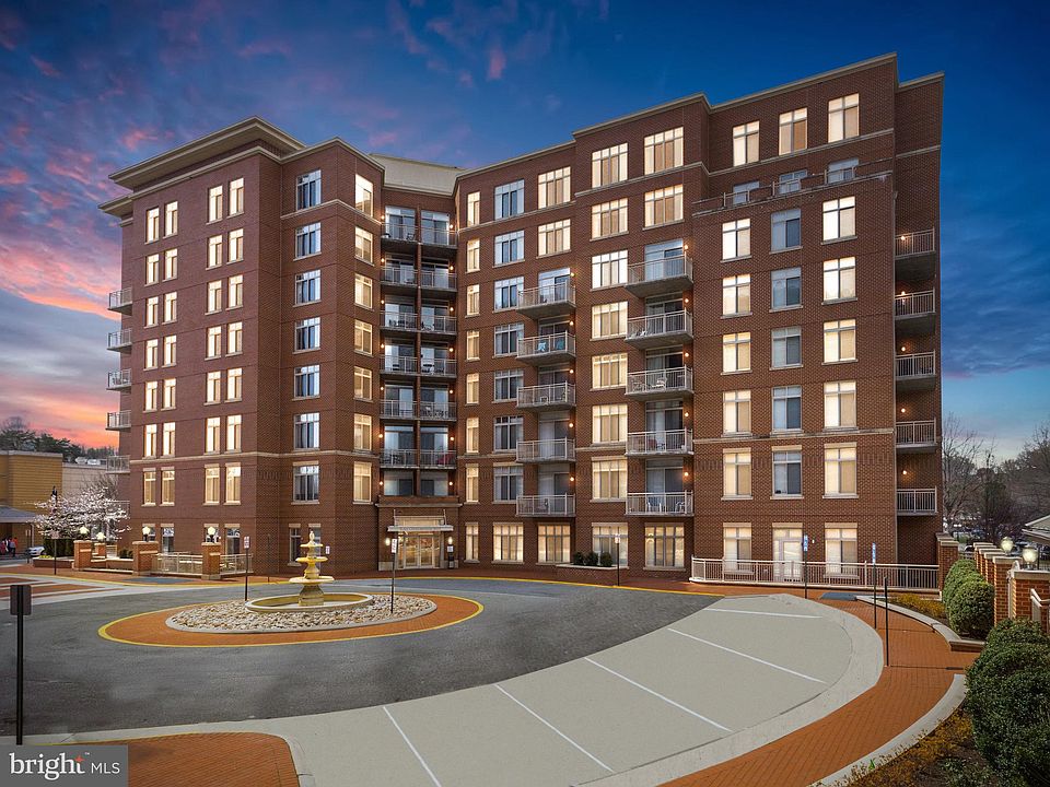 1st image of 4490 Market Commons Dr Unit 301