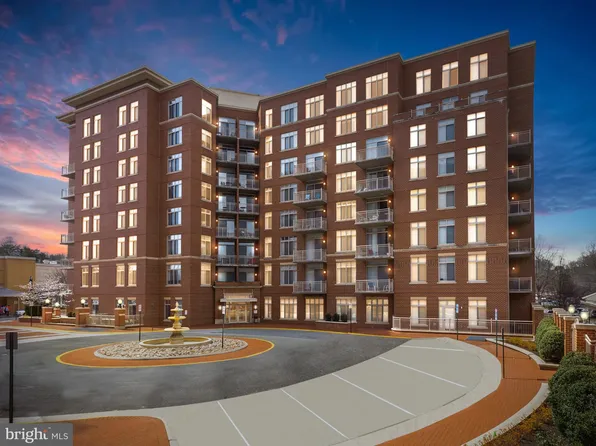 4490 Market Commons Dr Unit 301, Fairfax, VA 22033