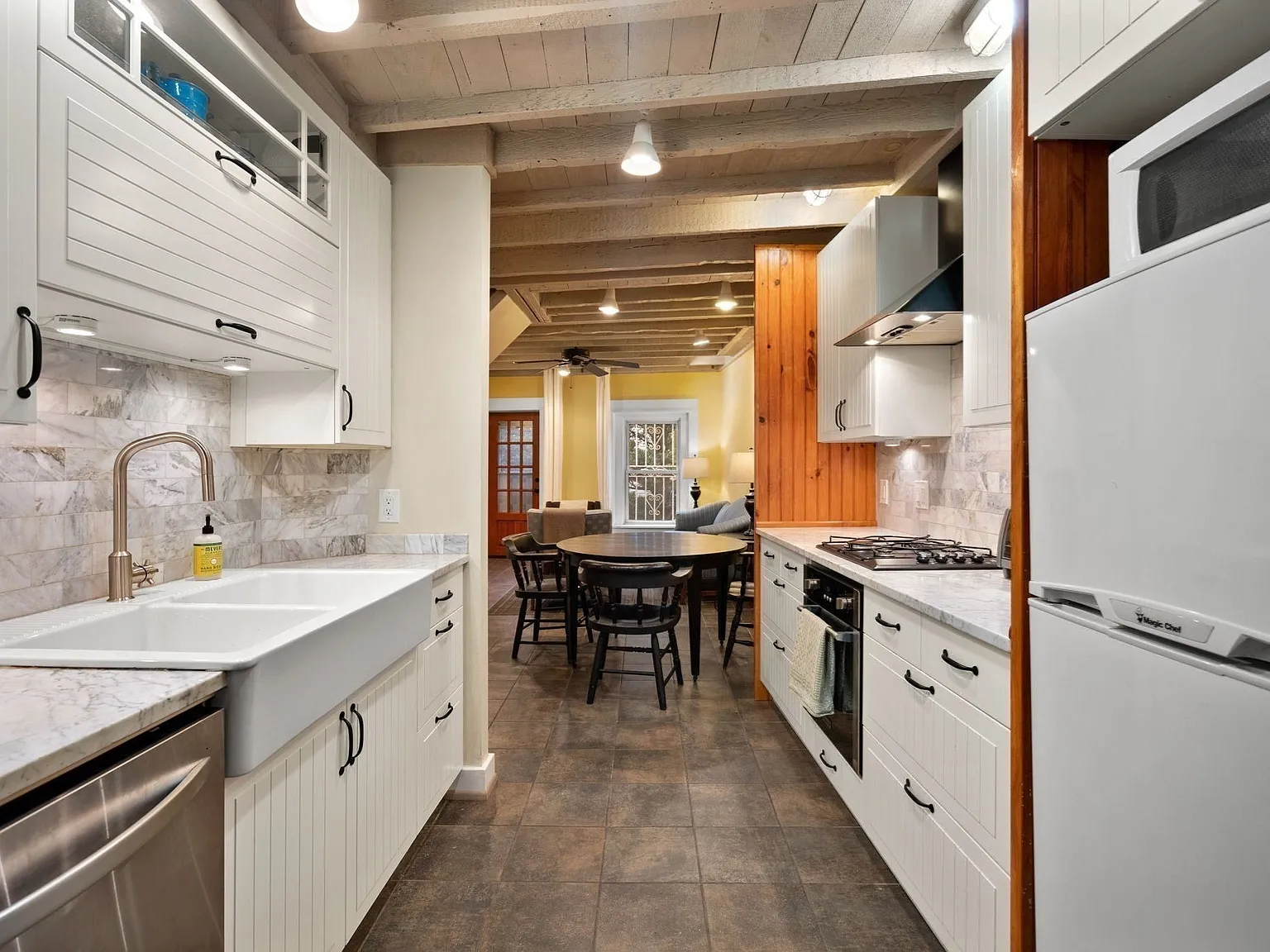 2 bed, 900 sqft, $4,500 — Photo 4