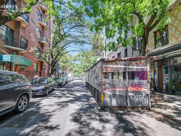 210 Thompson St #4EN — Photo 10