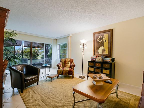 3rd image of 13817 Royal Palm Ct APT C