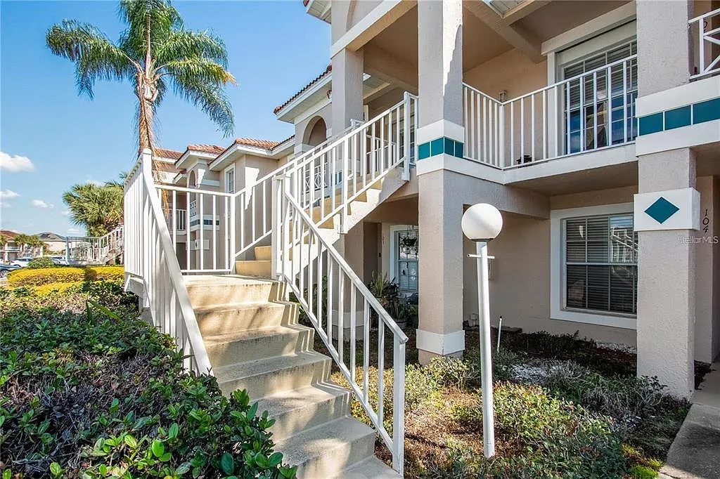 2 bed, 2.0 bath, 1013 sqft, $1,795 — Photo 2