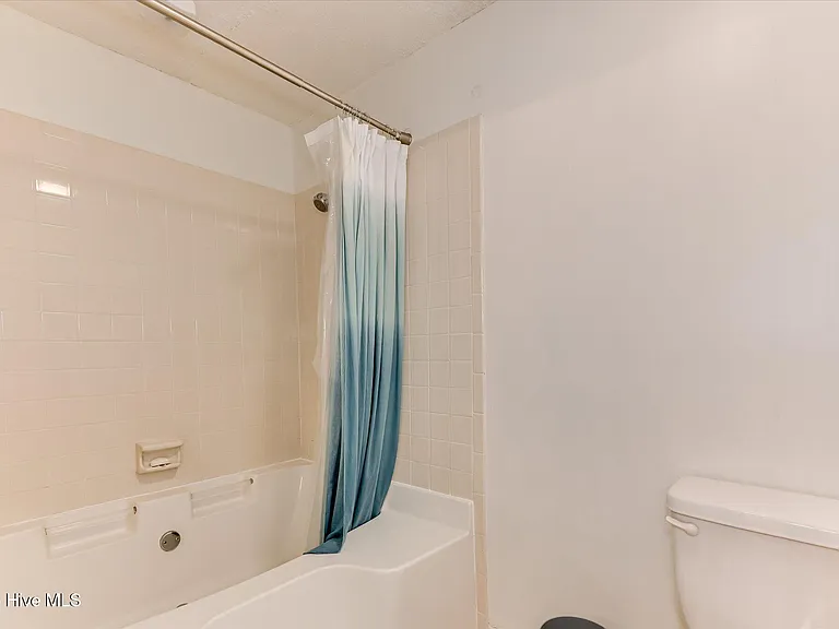 2528 Commons Trce — Photo 32