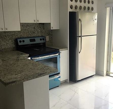 5th image of 8033 Lake Dr APT 104