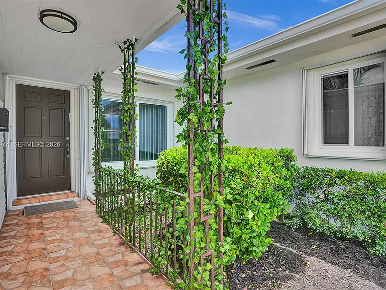 8851 Byron Ave — Photo 26