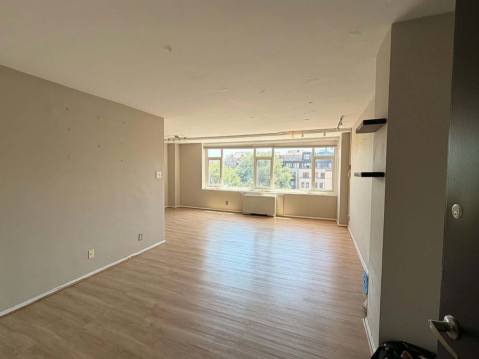 1st image of 1545 18th St NW Unit 617