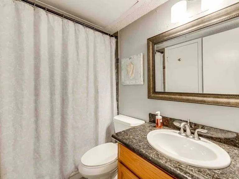 Evergreen St — Photo 11