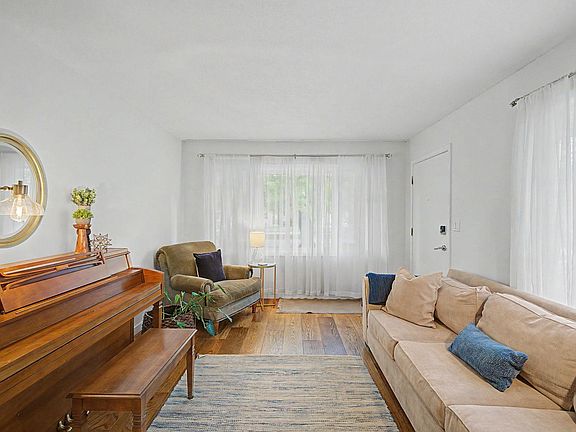 3rd image of 2725 Parkview Blvd