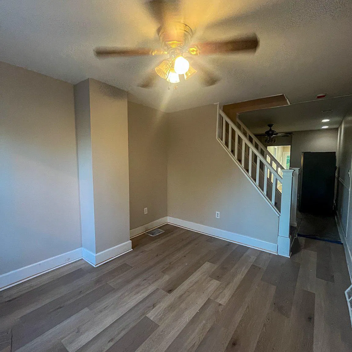 3 bed, 1.0 bath, 1422 sqft, $2,000 — Photo 2