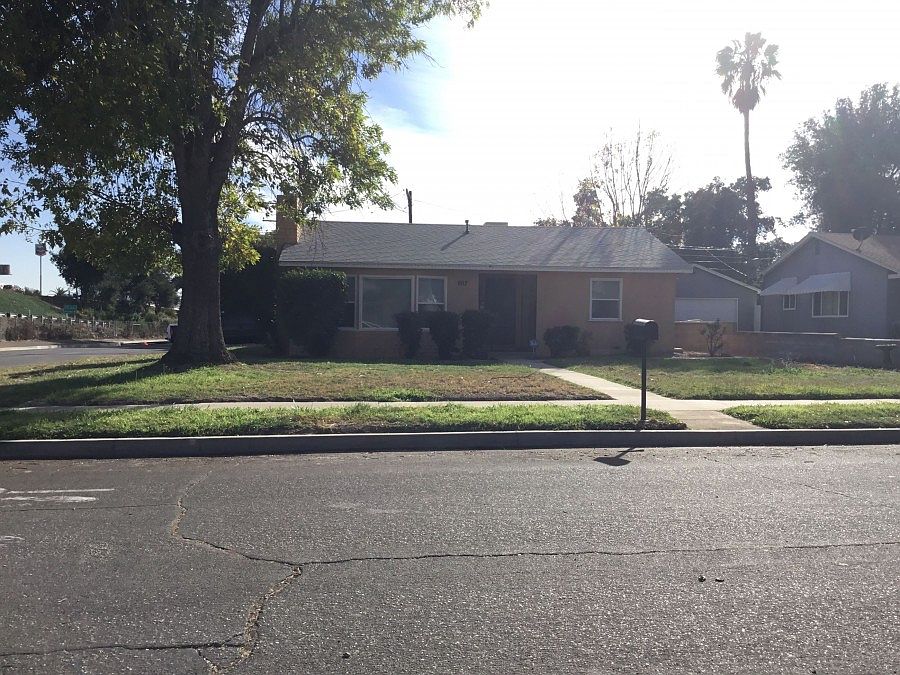 1st image of 907 W 24th St