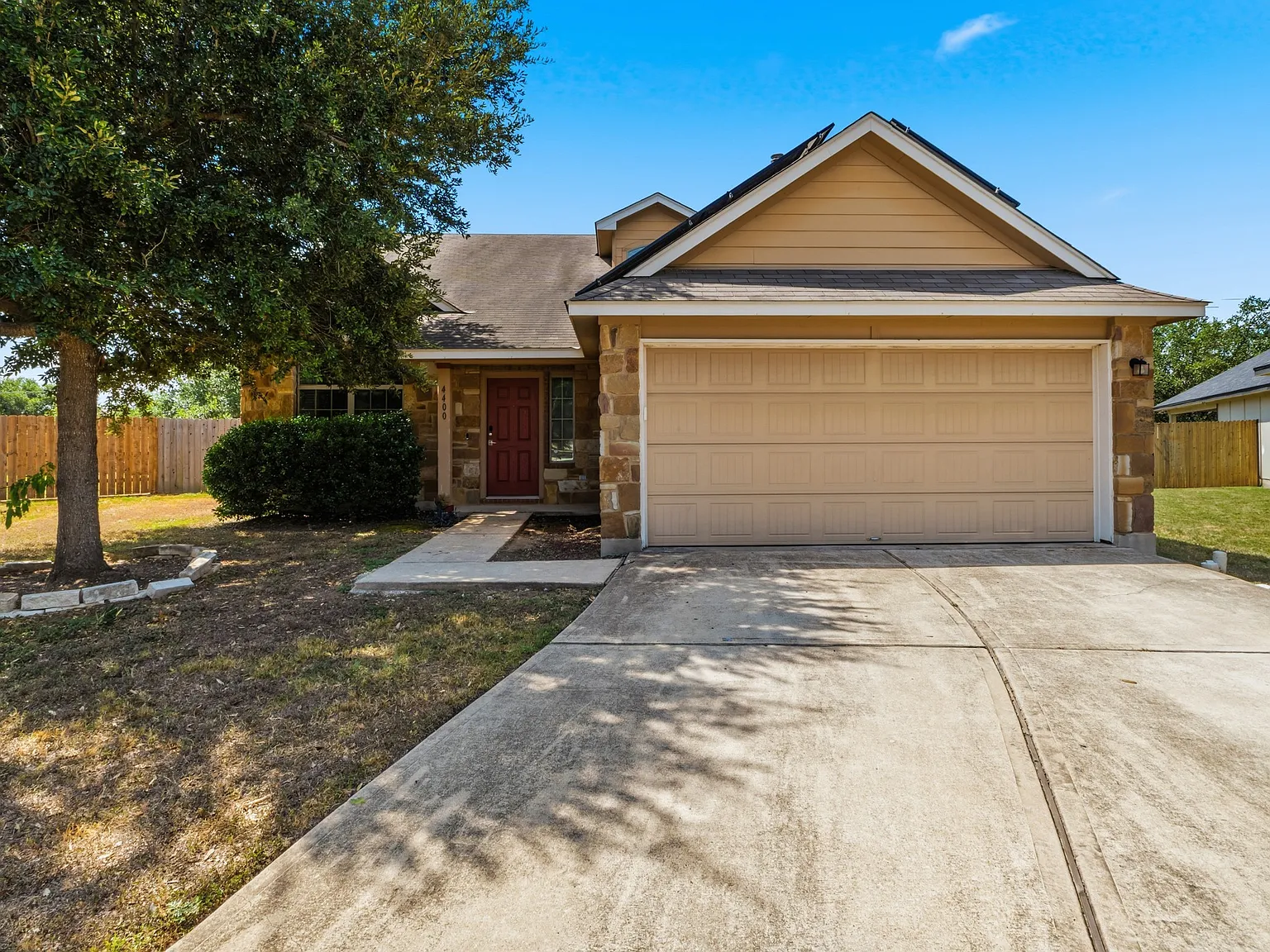 3 bed, 2.5 bath, 1650 sqft, $2,095 — Photo 1