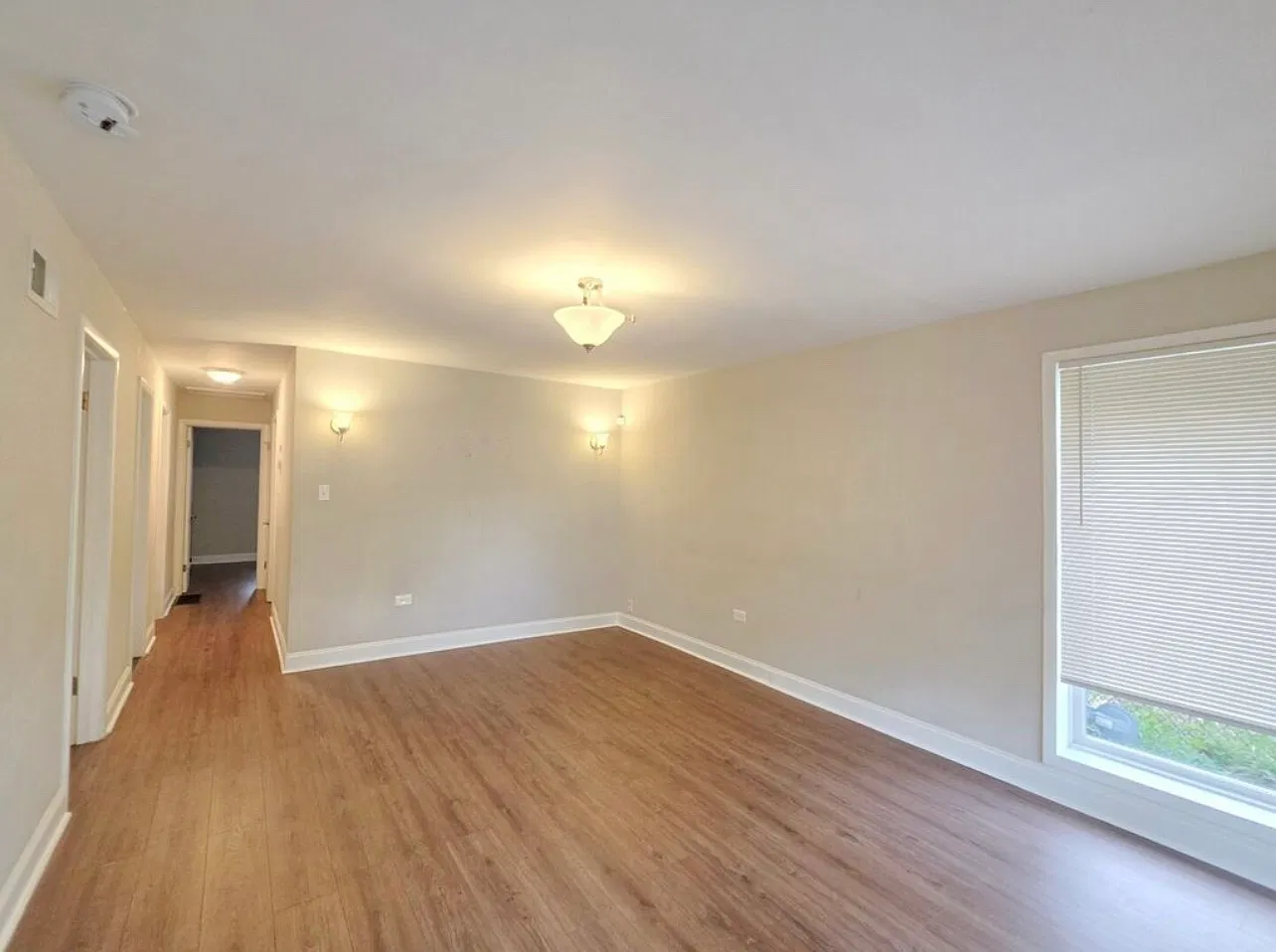 3 bed, 1017 sqft, $2,371 — Photo 2
