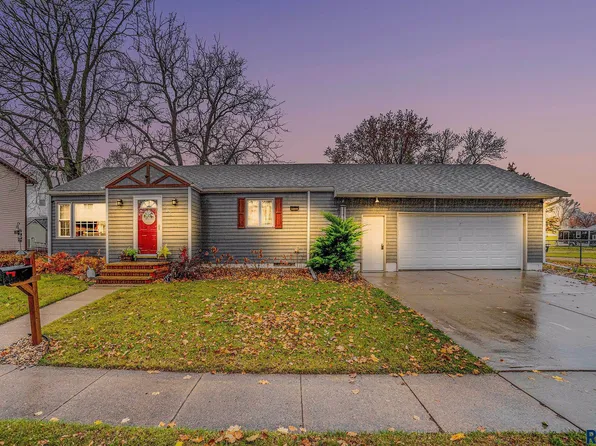 705 N Estey St, Luverne, MN 56156