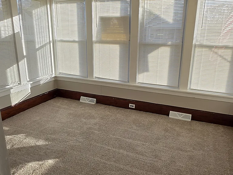 1225 W Osborne St — Photo 24