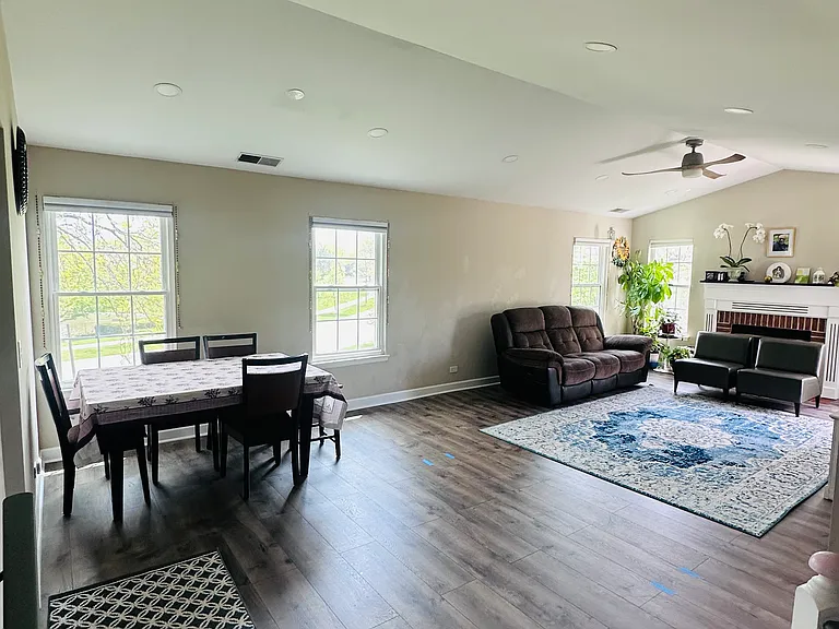 202 E Fabish Dr — Photo 2