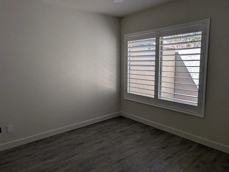 2nd bedroom (overlooking small 2nd patio)