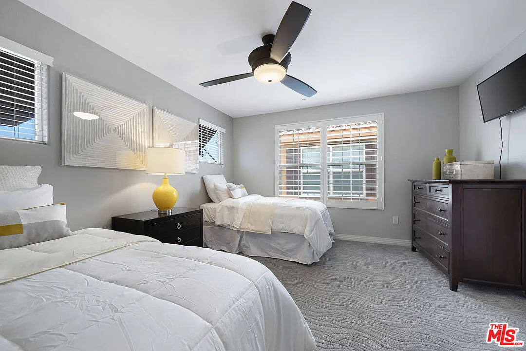3 bed, 3.0 bath, 1725 sqft, $4,000 — Photo 3
