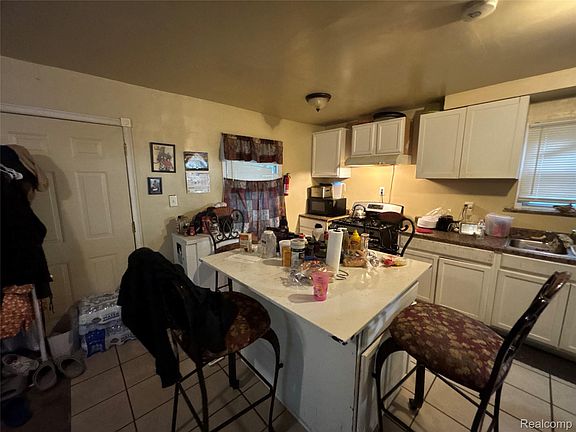 5th image of 18468 Winthrop St