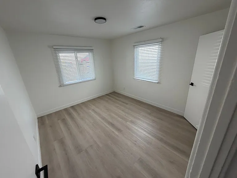2519 Columbia Street — Photo 36