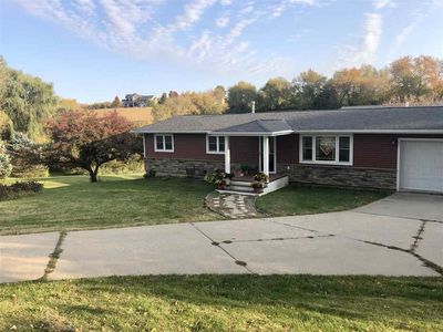 301 Hillcrest Dr, Decorah, IA, 52101