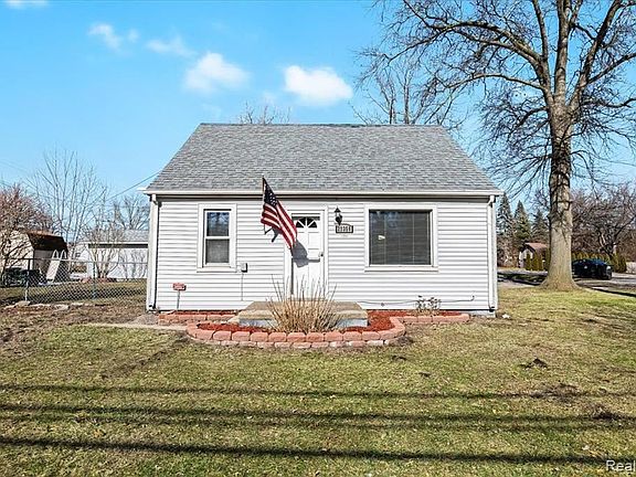 3rd image of 22350 Maplelawn Ave
