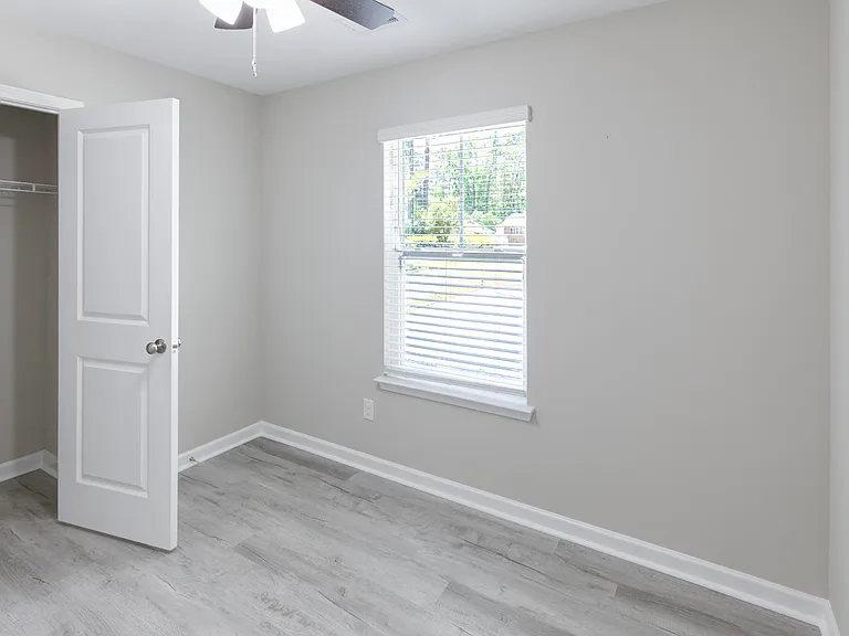 207 Woodlawn St — Photo 29