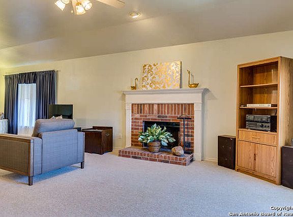 4th image of 1006 Maltese Ln