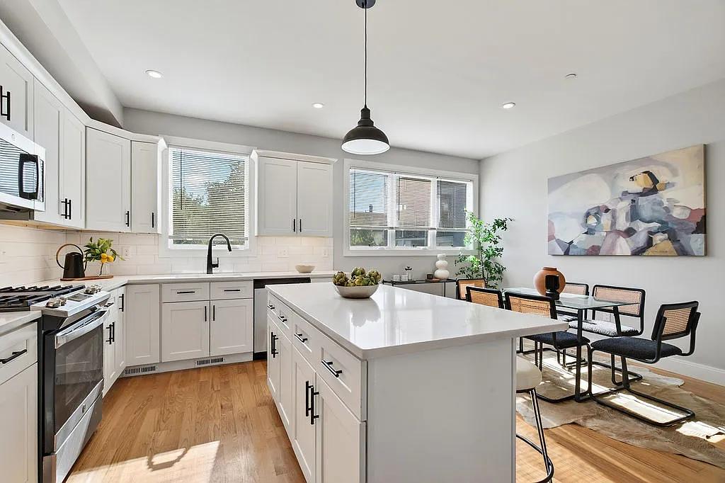 3 bed, 2.5 bath, 1972 sqft, $3,800 — Photo 2
