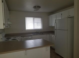 1806 NE Fairview Ave APT D, Grants Pass, OR 97526