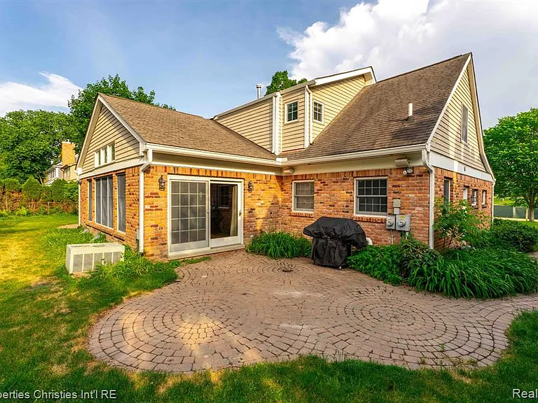 1688 Northlawn Blvd — Photo 46