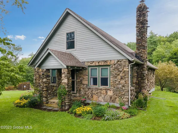 524 N Nassau Road, Averill Park, NY 12018