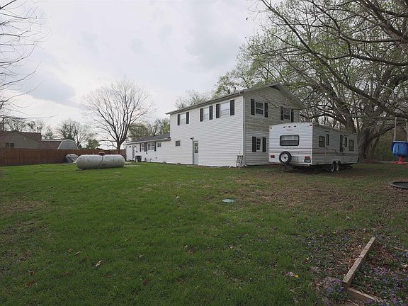 3rd image of 515 E Riverside Rd