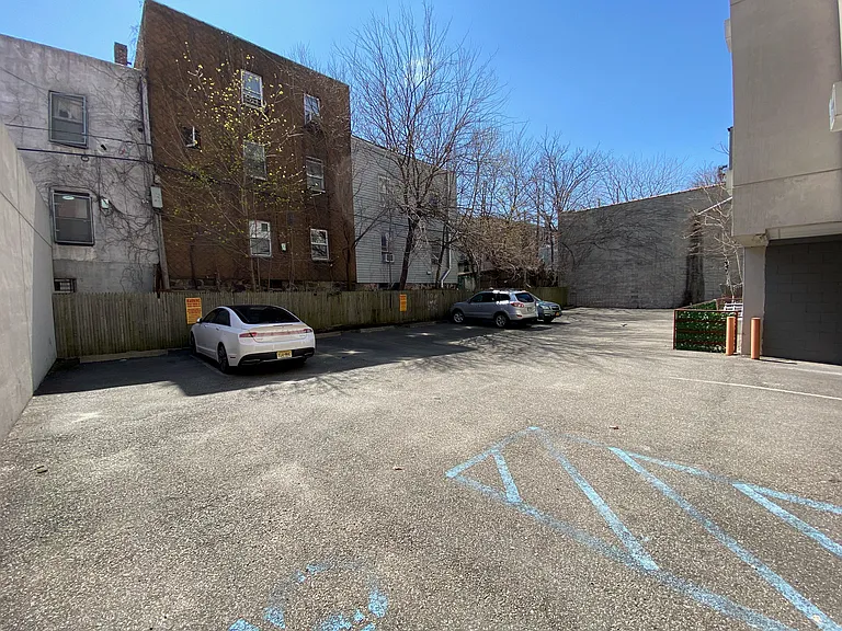 924 Metropolitan Ave #303 — Photo 22