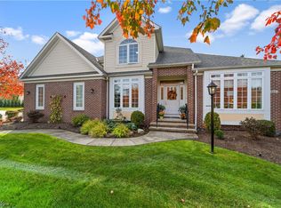364 W Kilbridge Dr, Highland Hts, OH 44143