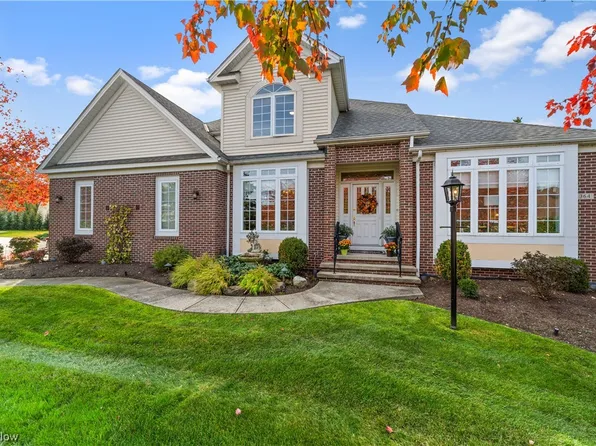 364 W Kilbridge Dr, Highland Hts, OH 44143