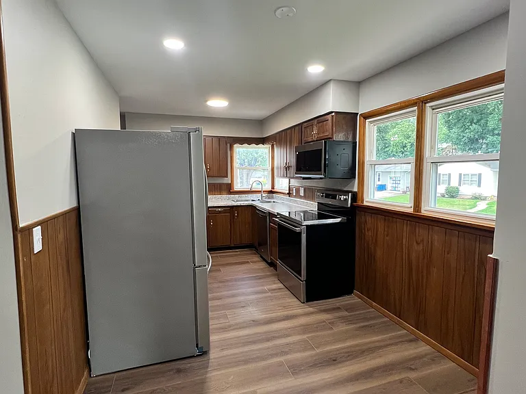 62 Woodlawn Dr — Photo 3