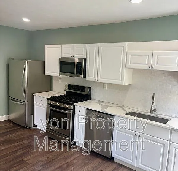 1 Grant Ave #2R — Photo 8