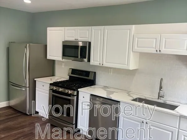 1 Grant Ave Unit 2R, Lincoln, RI 02865