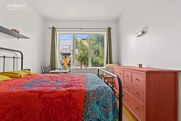 Sold by Sotheby's International Realty | media 10