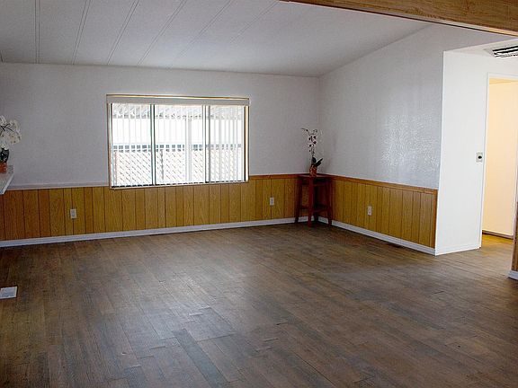 2nd image of 19244 Lindsay Ave
