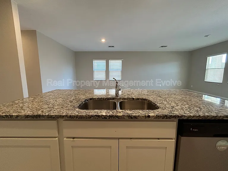 6551 W Magdalena Ln — Photo 8