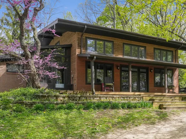 1878 Marrs Rd, Stevensville, MI 49127