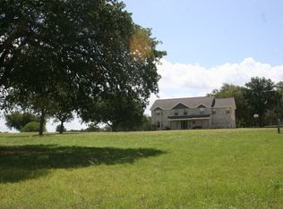 109 City View Dr, Adkins, TX 78101