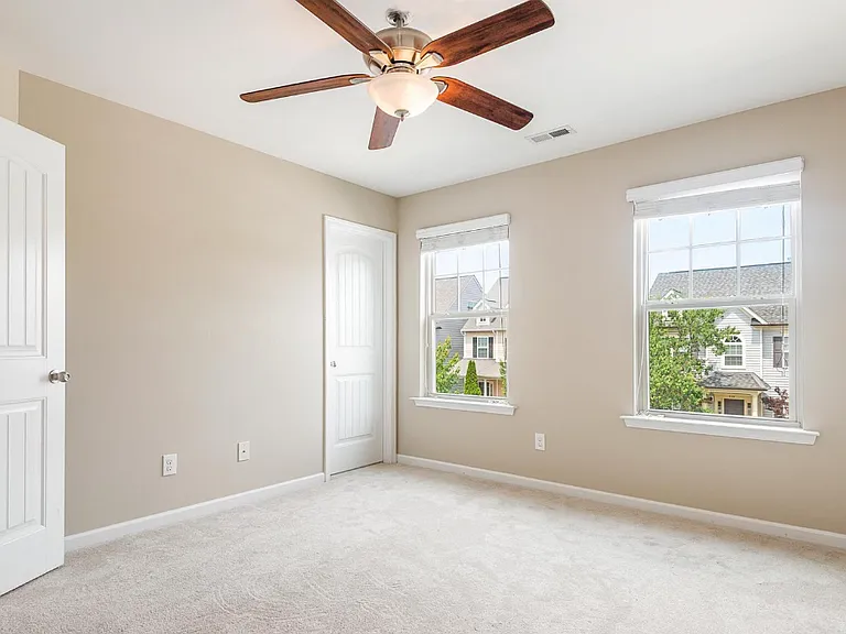 738 Keystone Park Dr — Photo 43