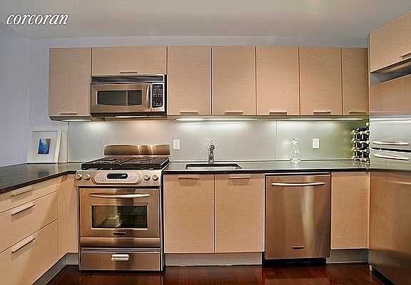 3rd image of 350 W 42nd St APT 25D