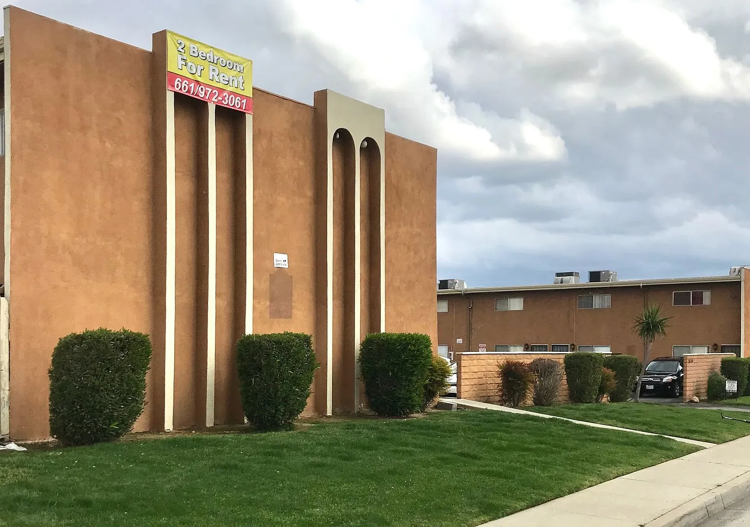 3600 N. Chester Ave. — Photo 2