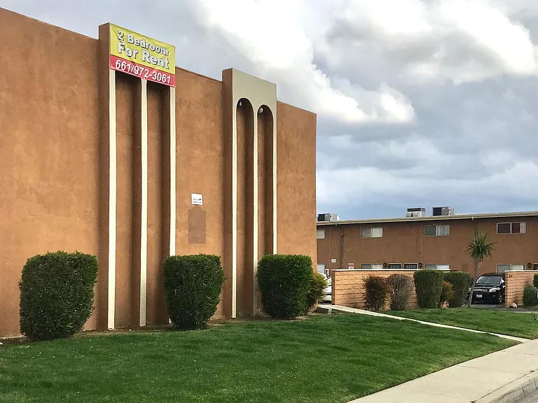 3600 N. Chester Ave. — Photo 1
