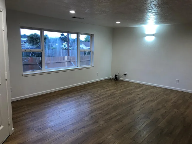 Large living room with new floors